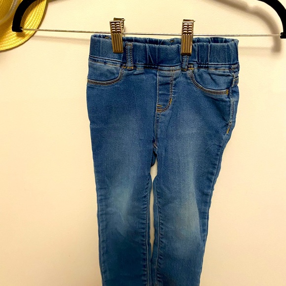 *SALE* 4 pairs of toddler jeans - Picture 7 of 10